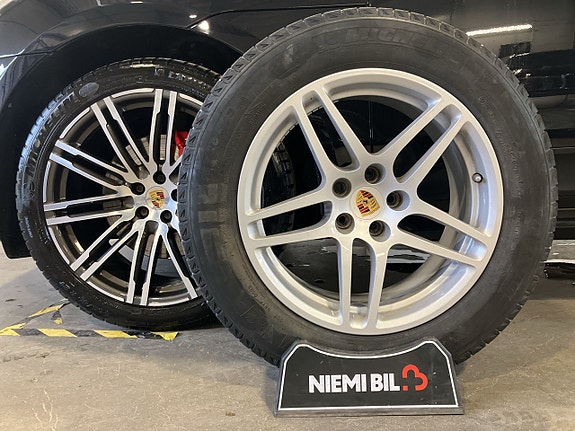 Porsche Macan 21 of 23