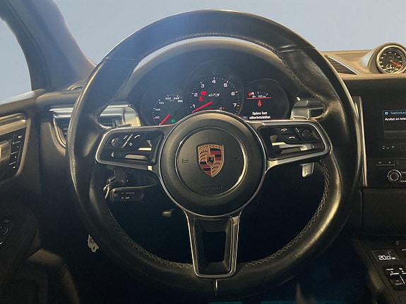 Porsche Macan 15 of 23