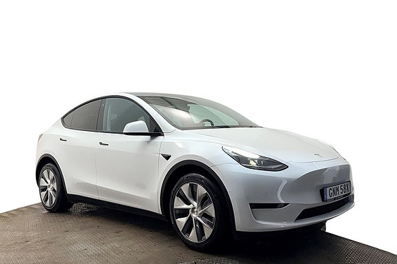 Tesla Model Y 4 of 5