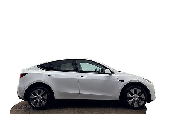 Tesla Model Y 5 of 5