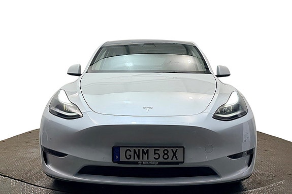 Tesla Model Y 3 of 5