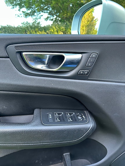 Volvo XC60 9 of 20