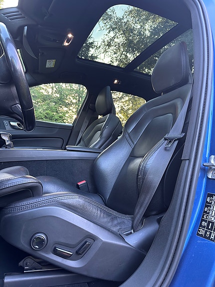Volvo XC60 8 of 20