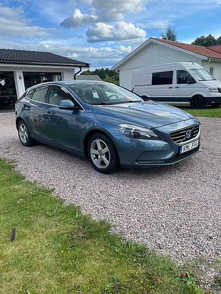 Volvo V40 2 of 5
