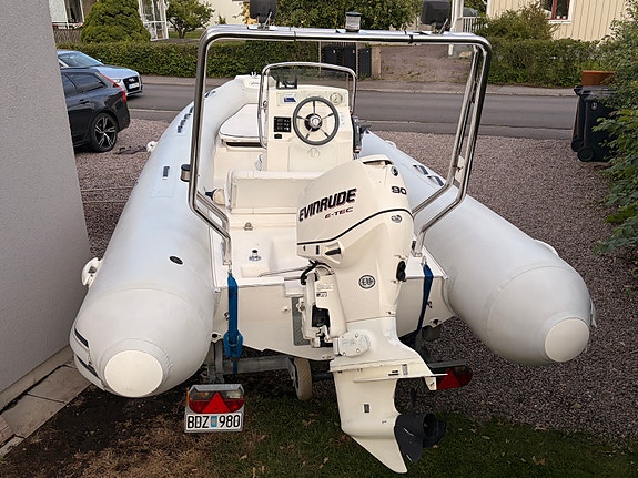 Rib Arimar med Evinrude E-Tec 90hk och Trailer från 2008 7 of 14