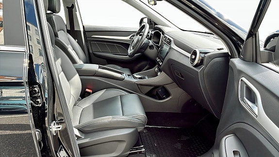 MG ZS 3 of 5