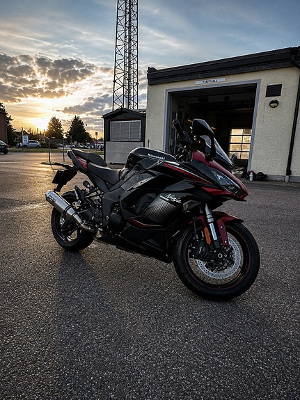 Kawasaki Ninja Z1000SX 2 of 3