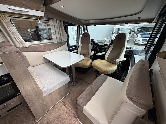 Pilote Galaxy G740 GJ Essentiel (150HK) Långbäddar! ALDE värme! Ugn! Vinteranpassad! Stort garage! 2 of 21