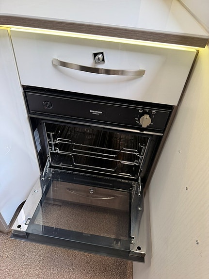 Pilote Galaxy G740 GJ Essentiel (150HK) Långbäddar! ALDE värme! Ugn! Vinteranpassad! Stort garage! 9 of 21