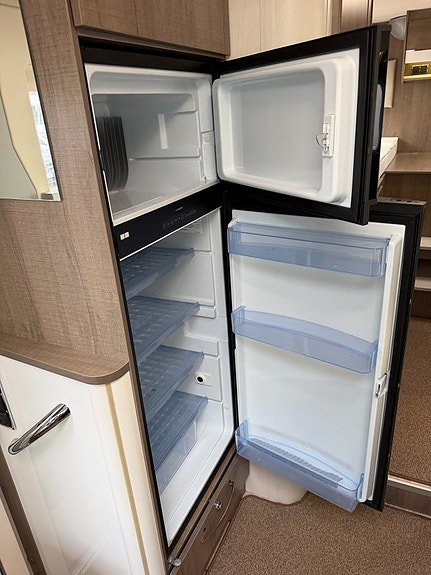 Pilote Galaxy G740 GJ Essentiel (150HK) Långbäddar! ALDE värme! Ugn! Vinteranpassad! Stort garage! 10 of 21