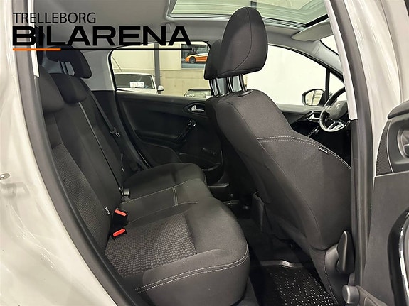 Peugeot 208 19 of 21