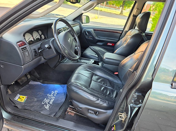 Jeep Grand Cherokee 18 of 24
