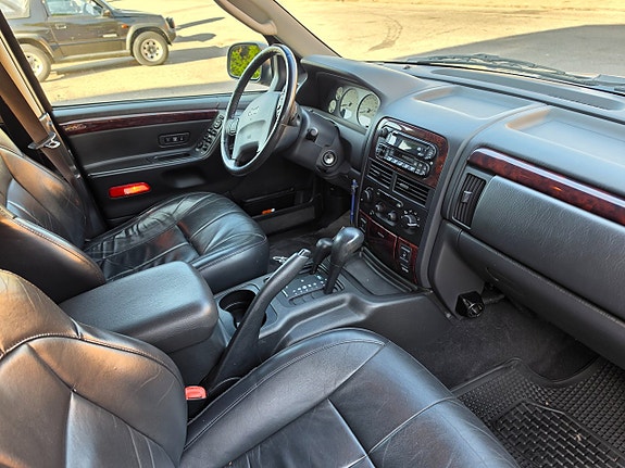 Jeep Grand Cherokee 21 of 24