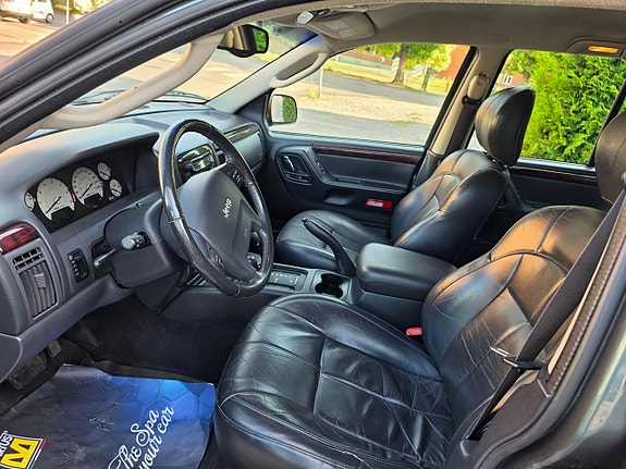 Jeep Grand Cherokee 24 of 24