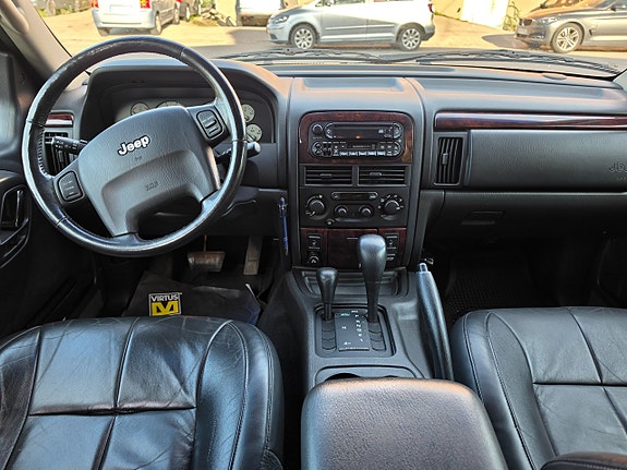 Jeep Grand Cherokee 20 of 24