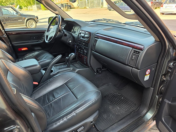Jeep Grand Cherokee 19 of 24