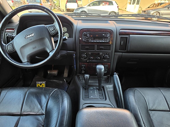 Jeep Grand Cherokee 17 of 24