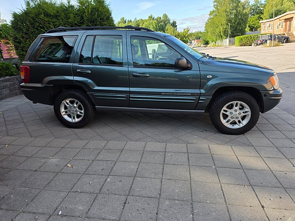 Jeep Grand Cherokee 9 of 24