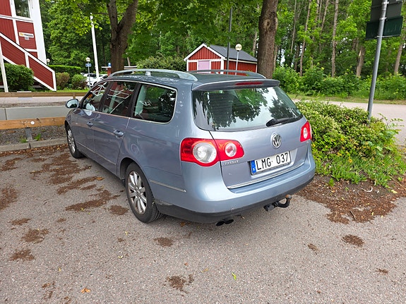 Volkswagen Passat 2 of 4