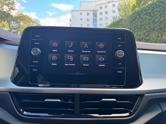 Volkswagen T-Roc 10 of 28