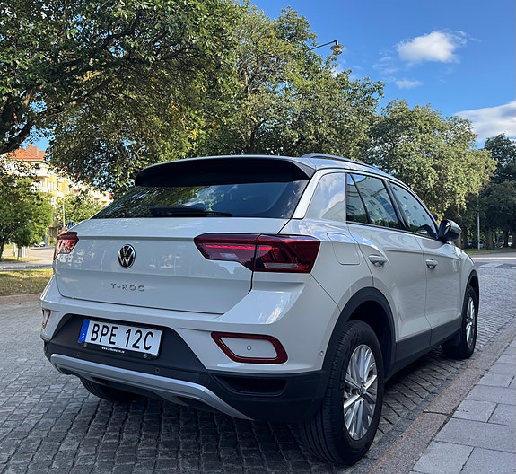 Volkswagen T-Roc 4 of 5