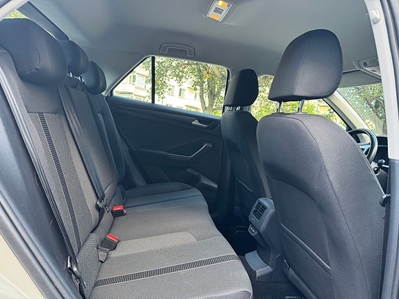Volkswagen T-Roc 17 of 28