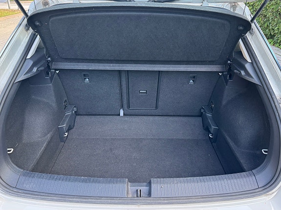 Volkswagen T-Roc 20 of 28