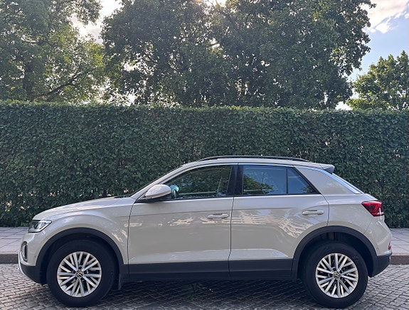 Volkswagen T-Roc 3 of 5