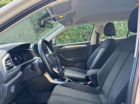 Volkswagen T-Roc 13 of 28