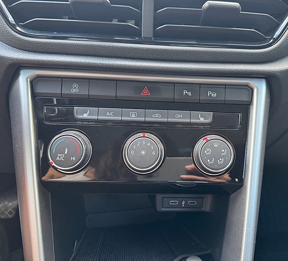 Volkswagen T-Roc 11 of 28