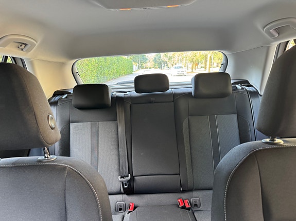Volkswagen T-Roc 15 of 28