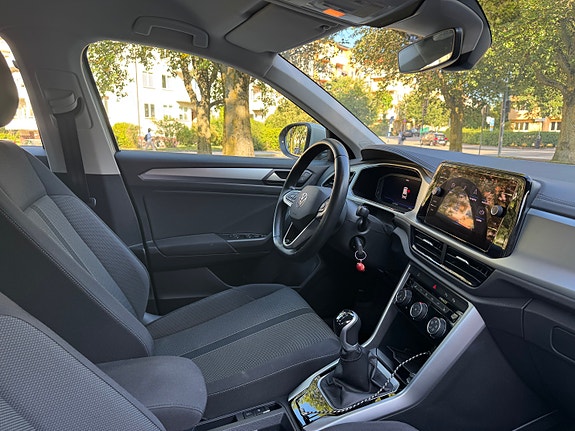 Volkswagen T-Roc 12 of 28