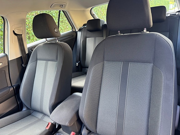 Volkswagen T-Roc 14 of 28