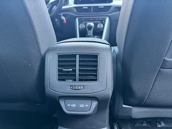Volkswagen T-Roc 18 of 28