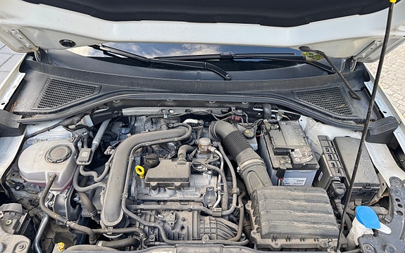 Volkswagen T-Roc 26 of 28