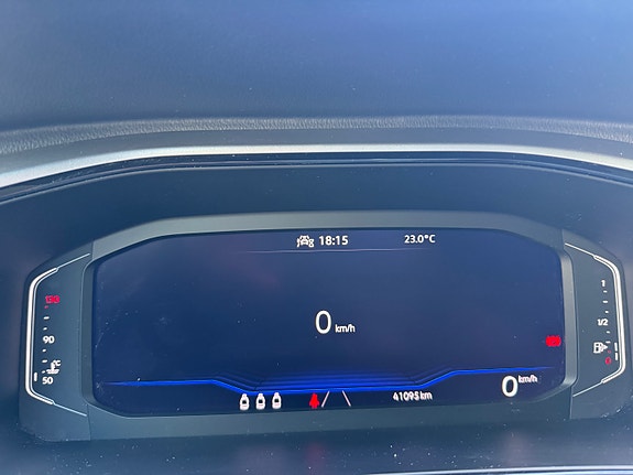 Volkswagen T-Roc 9 of 28