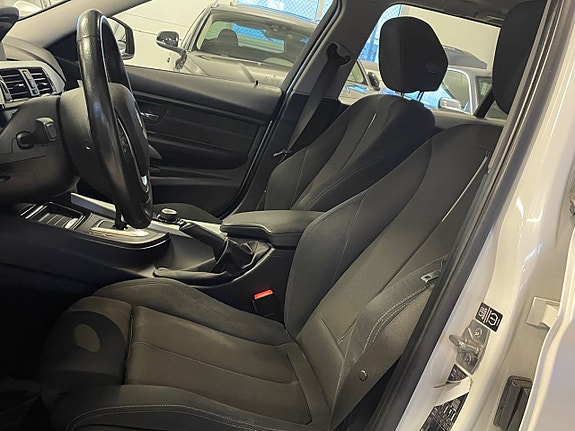 BMW 320d 19 of 30