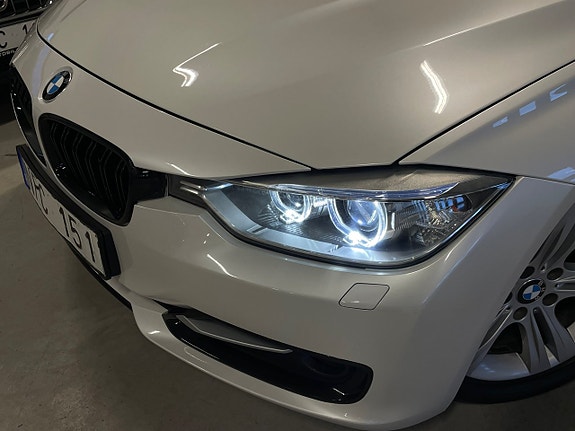 BMW 320d 3 of 5