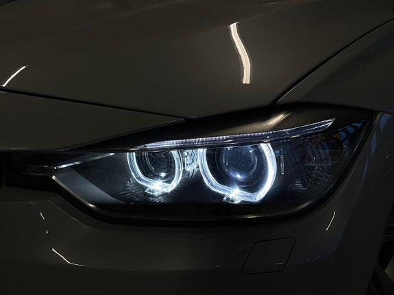 BMW 320d 4 of 5