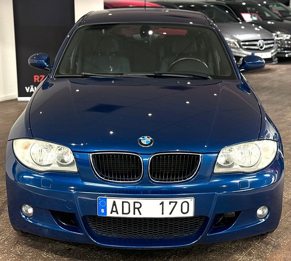 BMW 120i 3 of 5