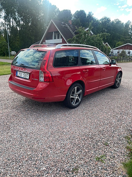 Volvo V50 3 of 5