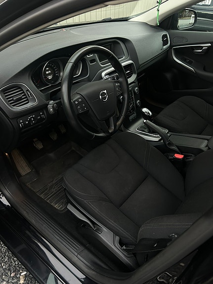 Volvo V40 5 of 5