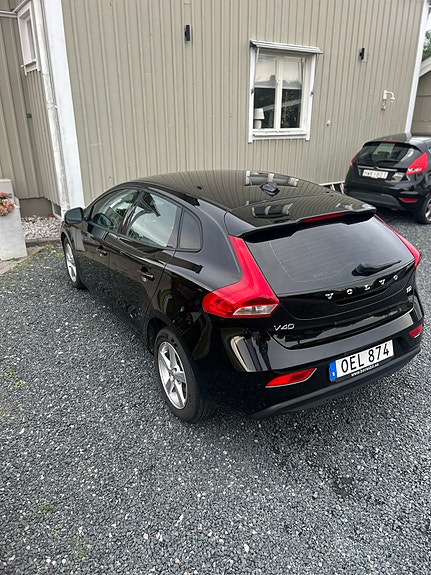 Volvo V40 4 of 5