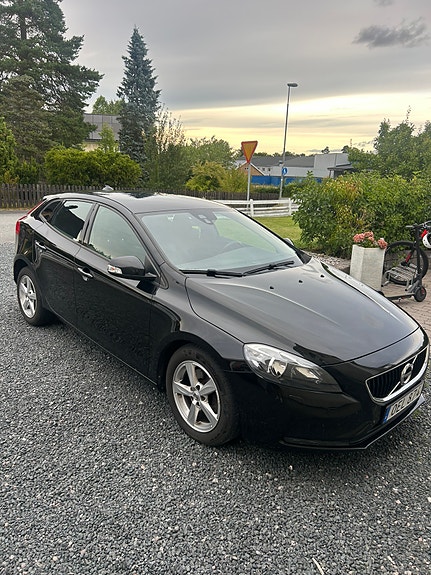 Volvo V40 2 of 5