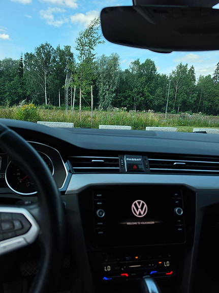 Volkswagen Passat 6 of 14