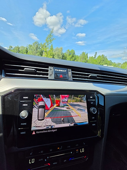 Volkswagen Passat 10 of 14
