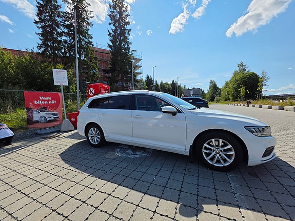Volkswagen Passat 2 of 5