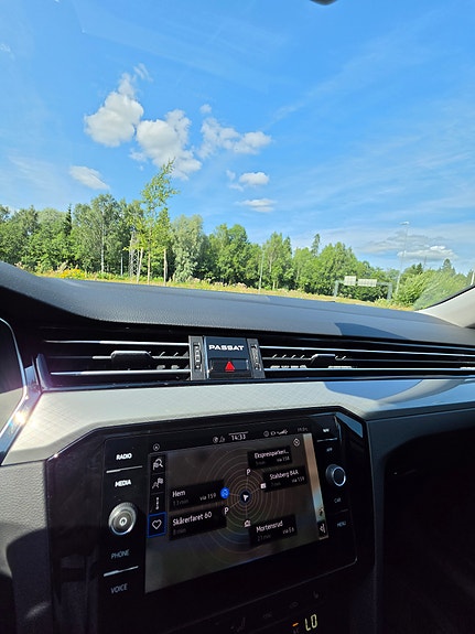 Volkswagen Passat 9 of 14