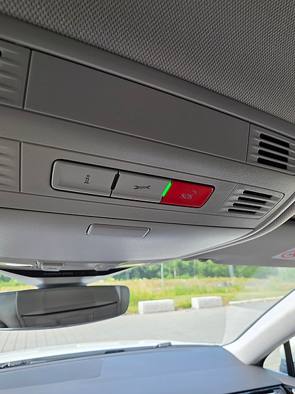 Volkswagen Passat 12 of 14