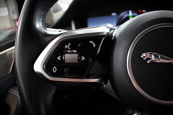 Jaguar I-PACE 10 of 28